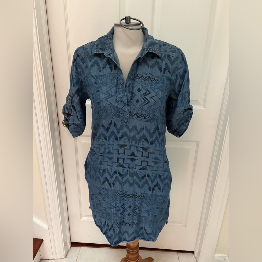 Chelsea and Theodore Blue Chambray Geo Tribal Print Tunic Dress Small